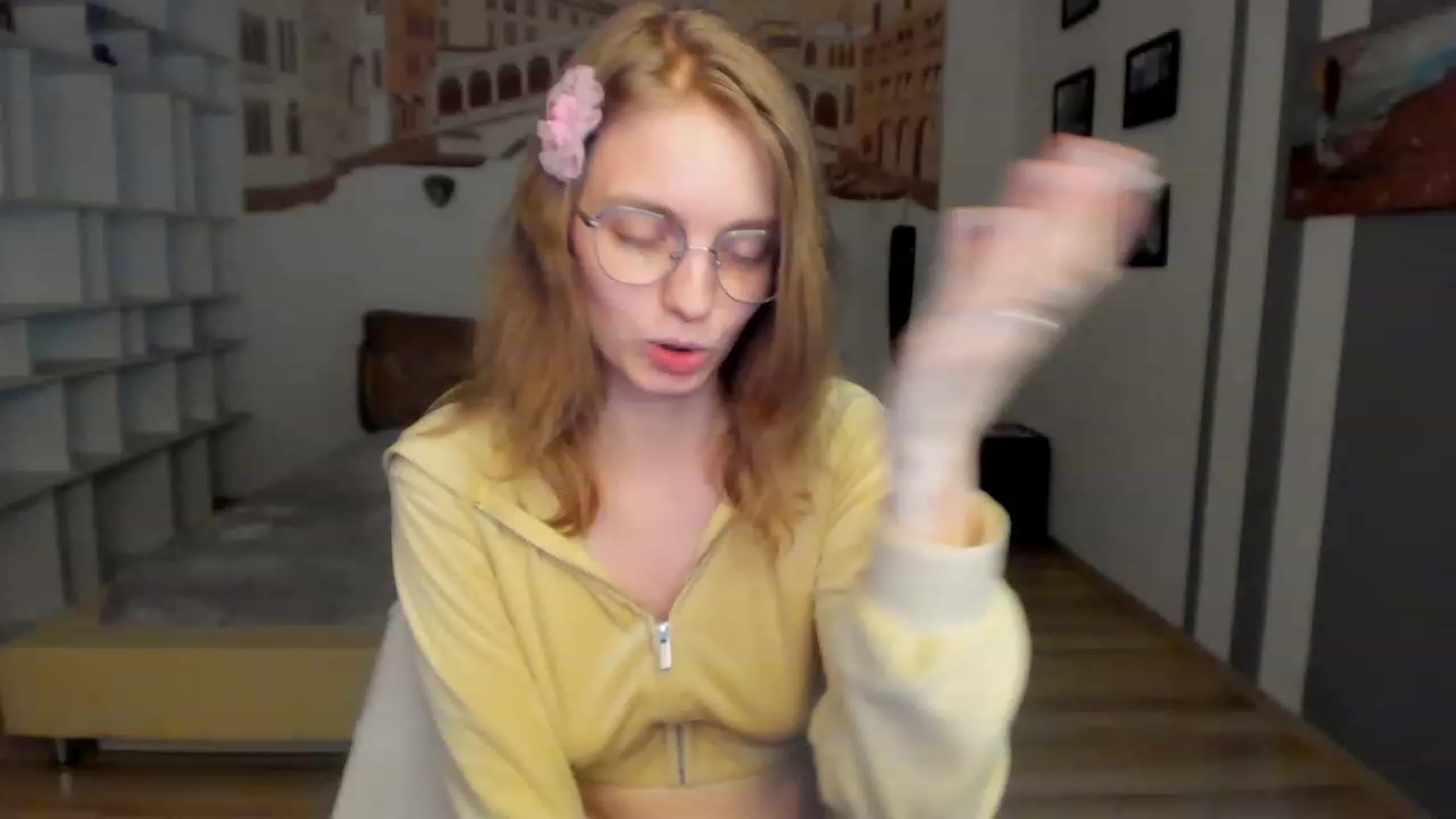 Gallery image thumbnail from OliviaWhites's myfreecams stream on, 07/12/2023, 10:29 image 8 of 20