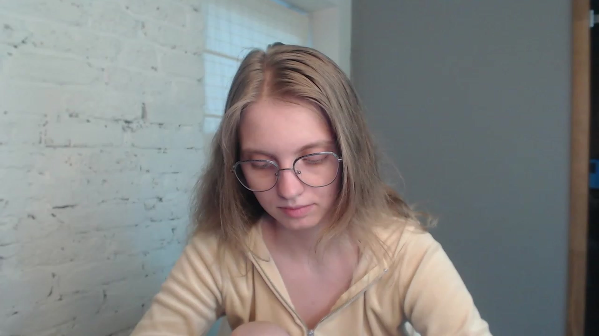 Gallery image thumbnail from OliviaWhites's myfreecams stream on, 07/13/2023, 08:58 image 7 of 20