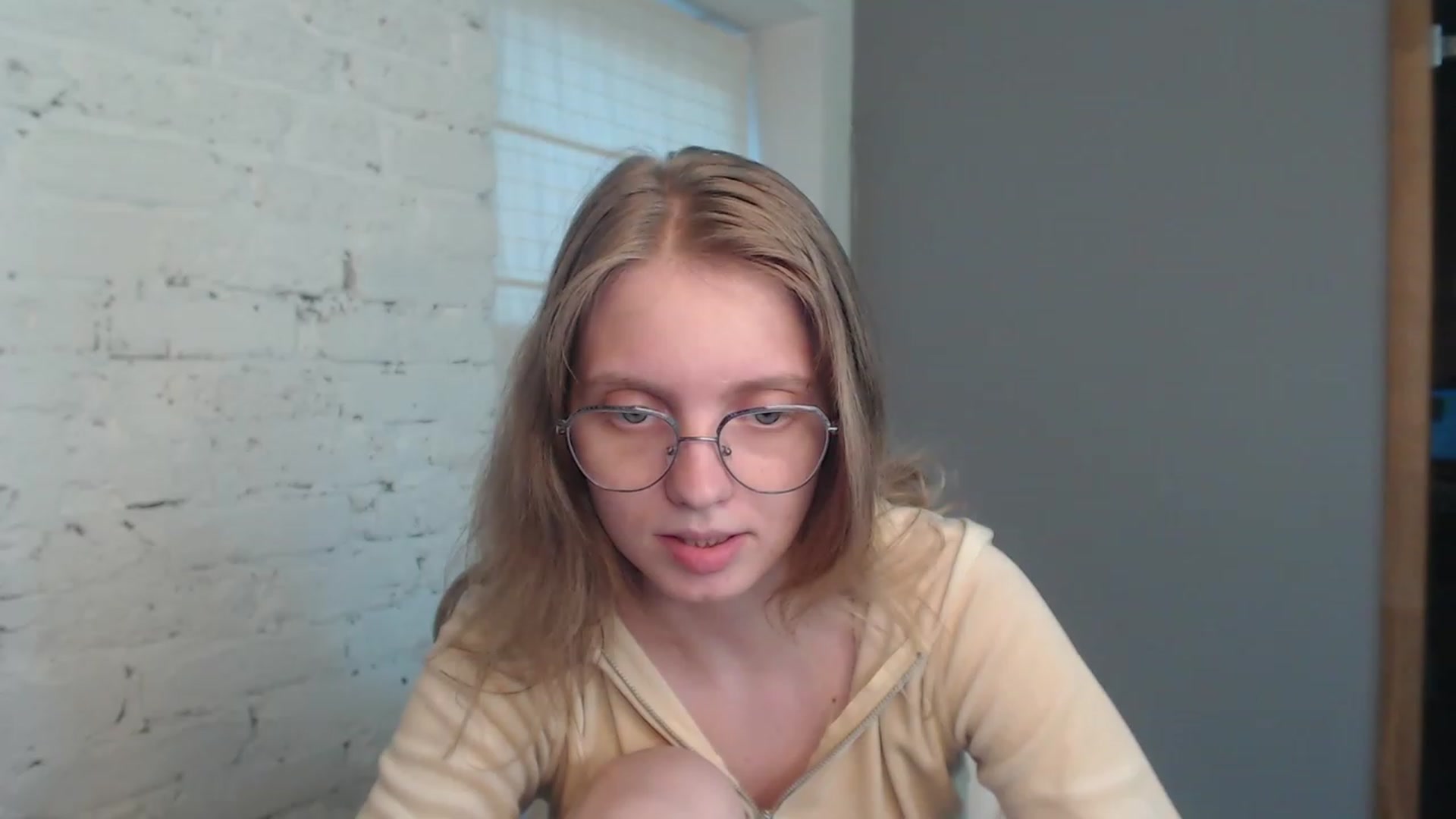 Gallery image thumbnail from OliviaWhites's myfreecams stream on, 07/13/2023, 08:58 image 6 of 20