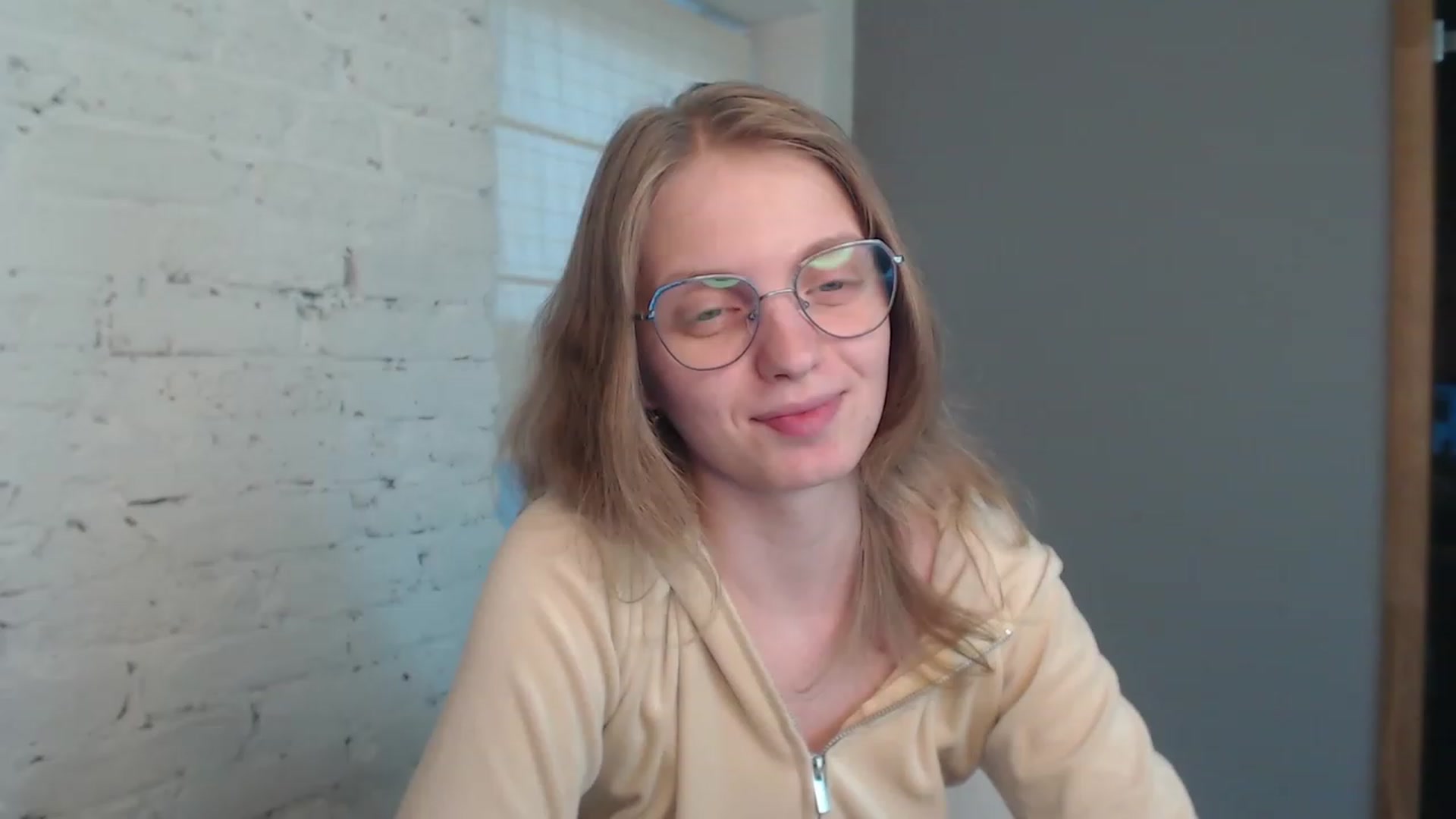Gallery image thumbnail from OliviaWhites's myfreecams stream on, 07/13/2023, 08:58 image 2 of 20