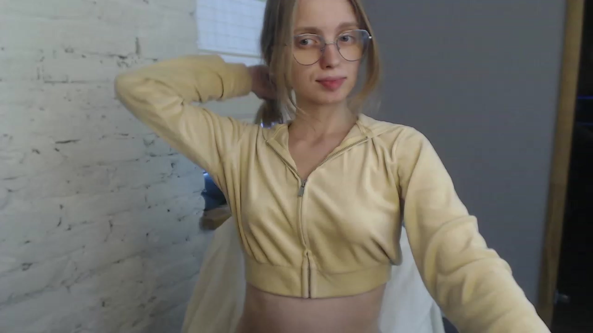 Gallery image thumbnail from OliviaWhites's myfreecams stream on, 07/13/2023, 10:45 image 4 of 20