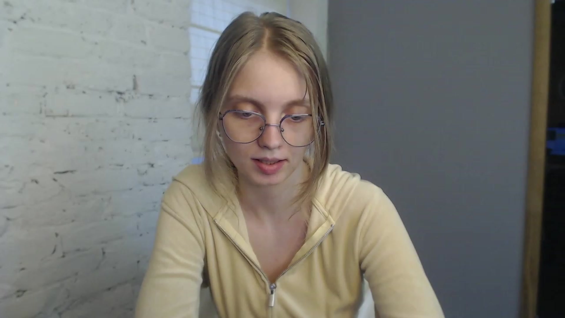 Gallery image thumbnail from OliviaWhites's myfreecams stream on, 07/13/2023, 10:45 image 11 of 20
