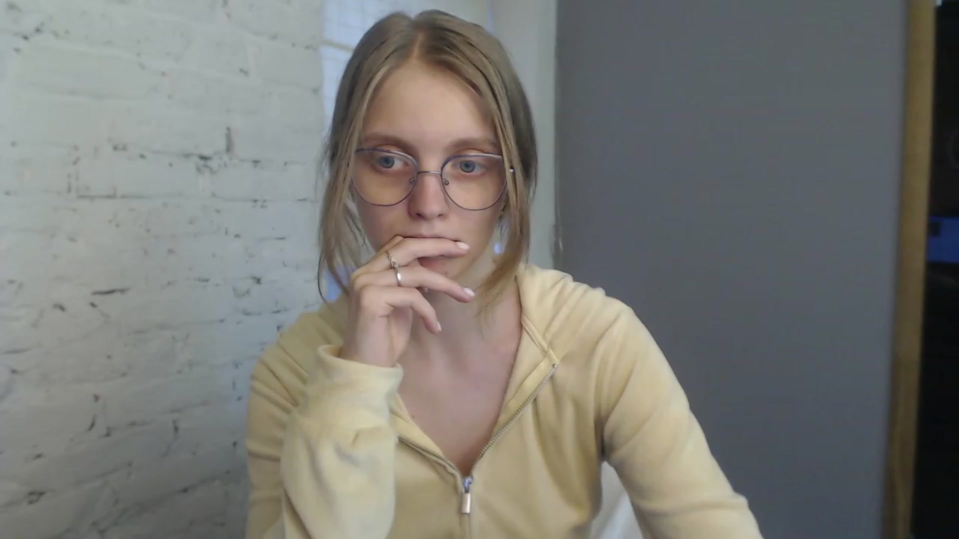 Gallery image thumbnail from OliviaWhites's myfreecams stream on, 07/13/2023, 10:45 image 7 of 20