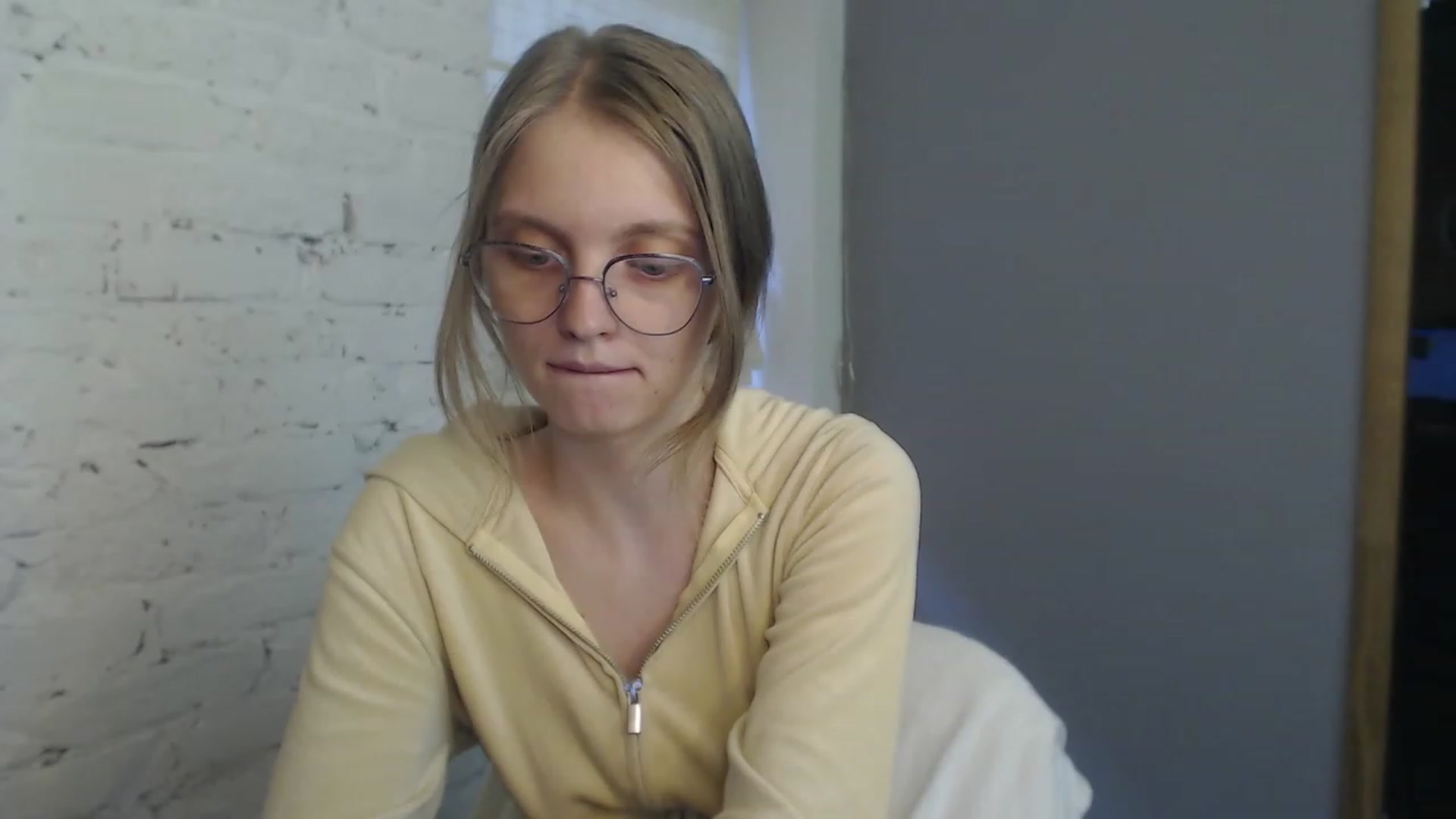 Gallery image thumbnail from OliviaWhites's myfreecams stream on, 07/13/2023, 10:45 image 10 of 20