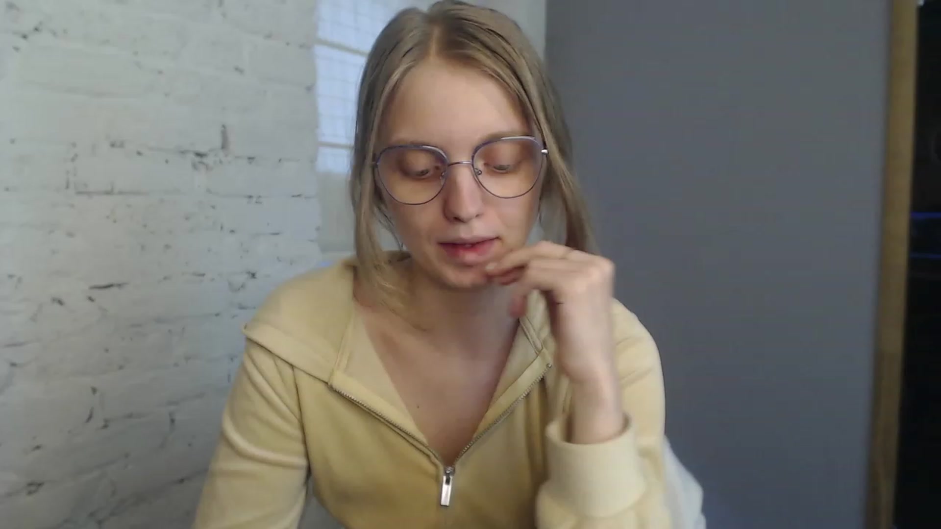 Gallery image thumbnail from OliviaWhites's myfreecams stream on, 07/13/2023, 10:45 image 15 of 20