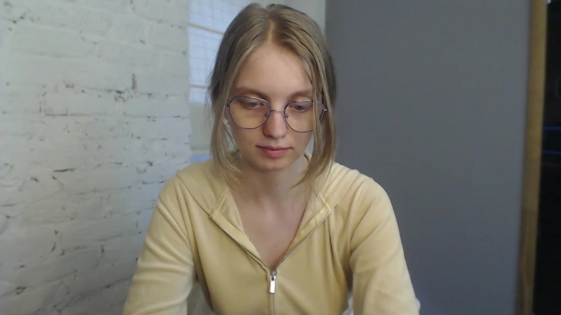 Gallery image thumbnail from OliviaWhites's myfreecams stream on, 07/13/2023, 10:45 image 5 of 20
