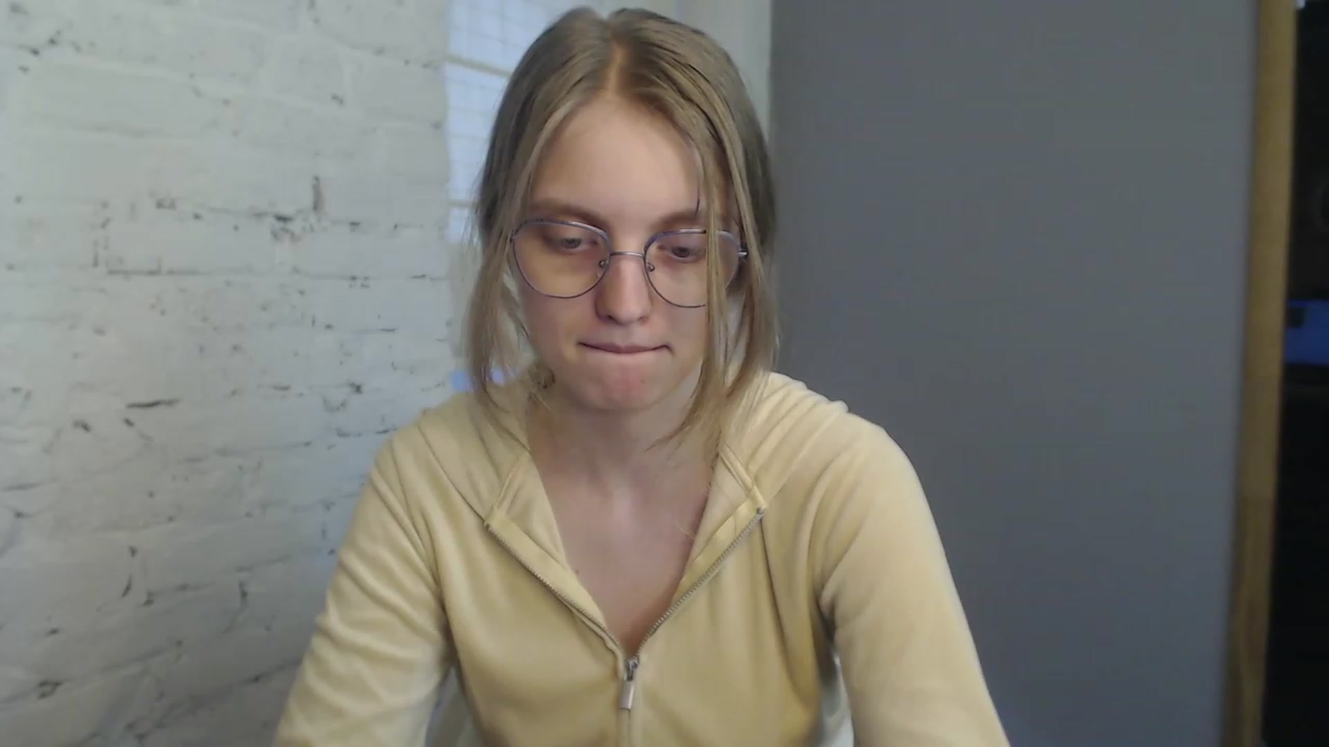 Gallery image thumbnail from OliviaWhites's myfreecams stream on, 07/13/2023, 10:45 image 6 of 20