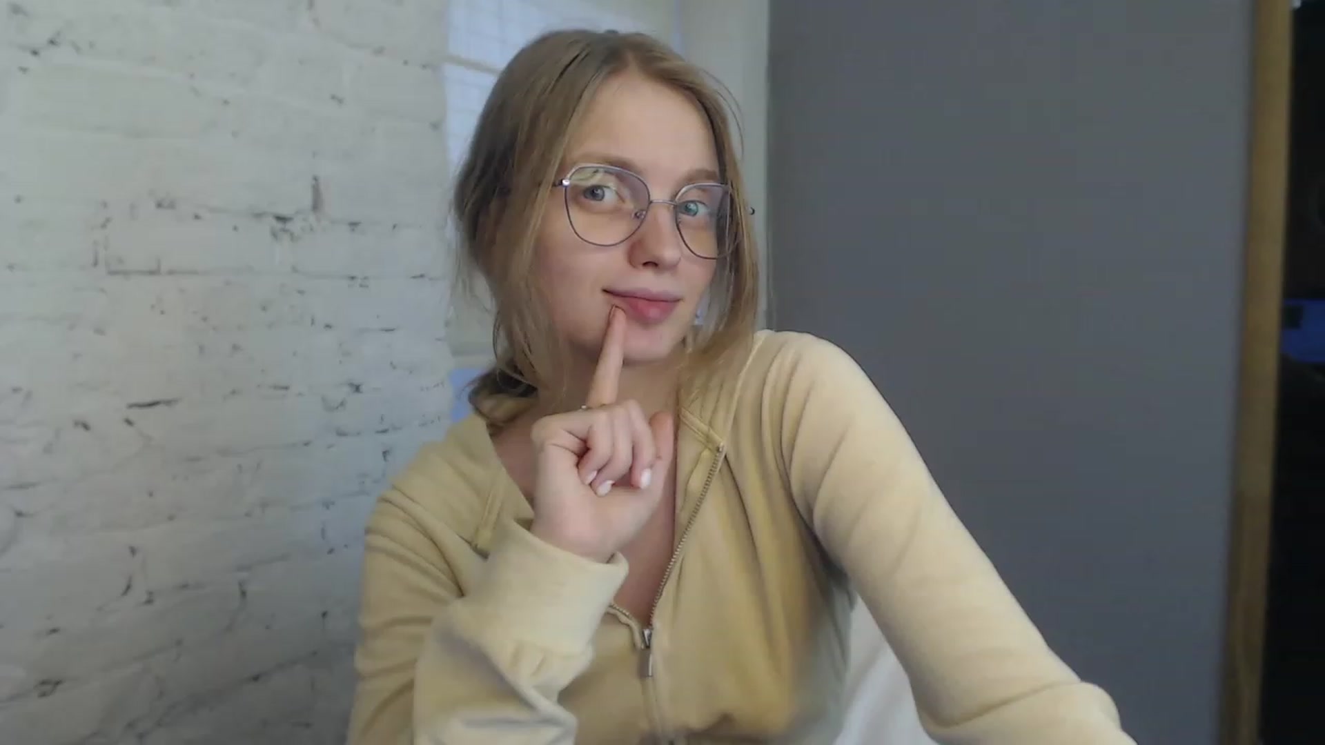 Gallery image thumbnail from OliviaWhites's myfreecams stream on, 07/13/2023, 10:45 image 8 of 20