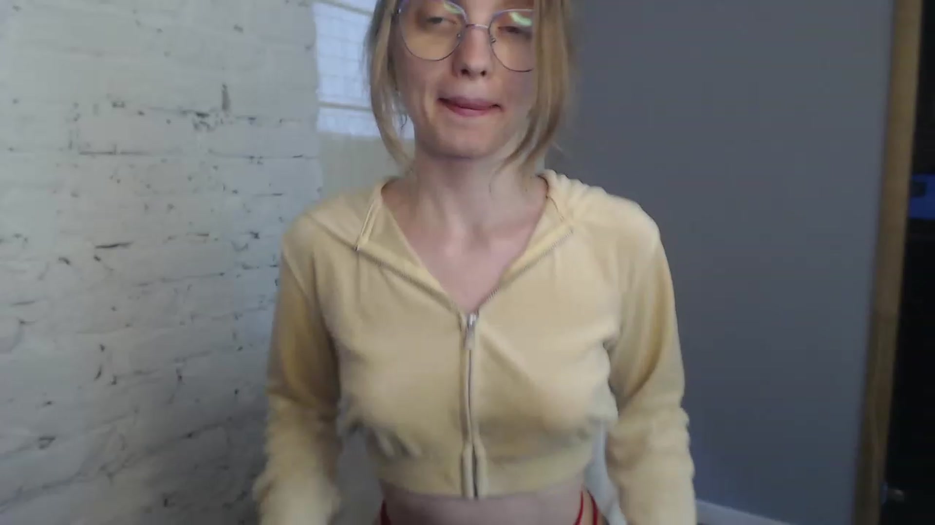 Gallery image thumbnail from OliviaWhites's myfreecams stream on, 07/13/2023, 10:45 image 17 of 20