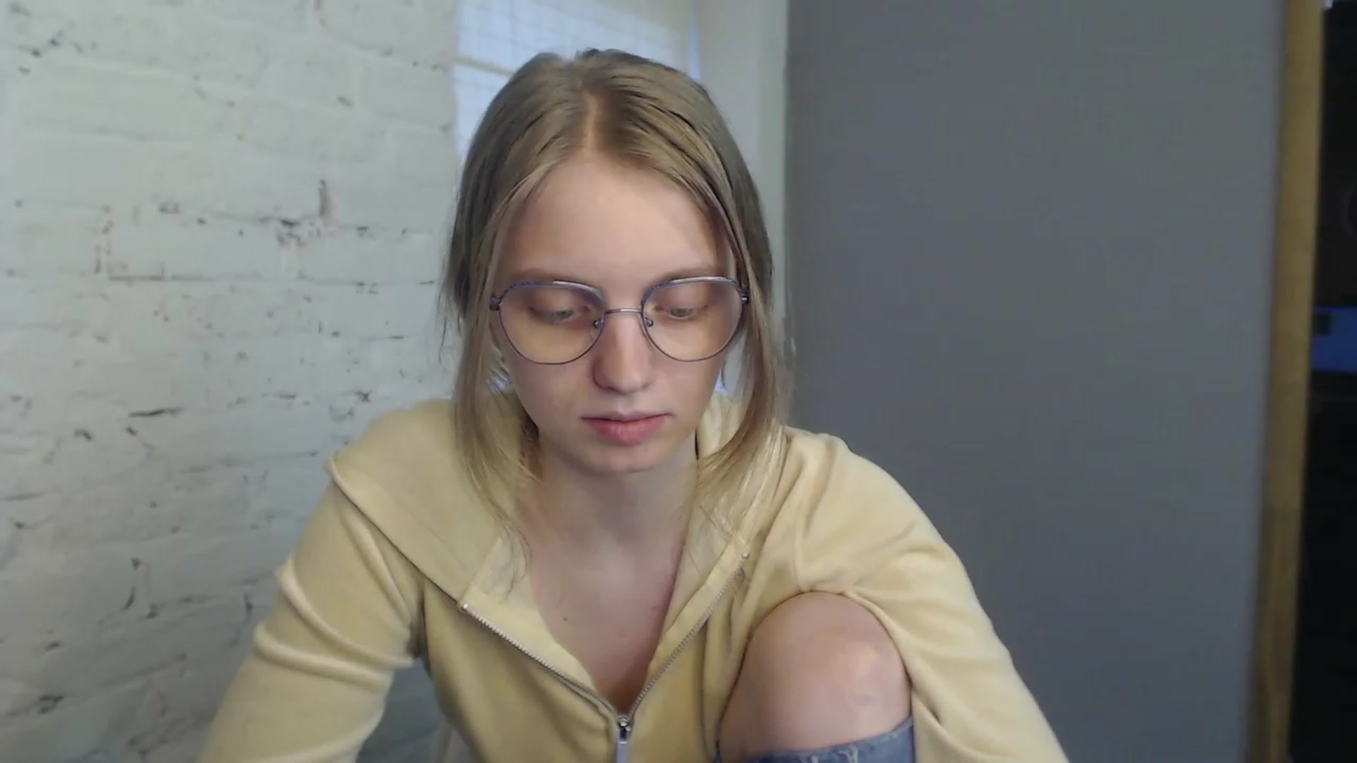 Gallery image thumbnail from OliviaWhites's myfreecams stream on, 07/13/2023, 10:45 image 13 of 20