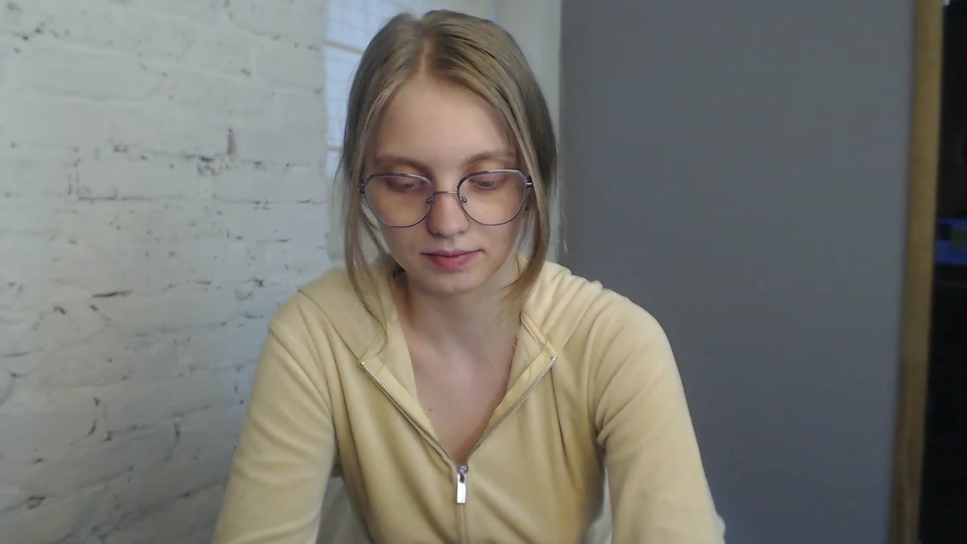 Gallery image thumbnail from OliviaWhites's myfreecams stream on, 07/13/2023, 10:45 image 9 of 20