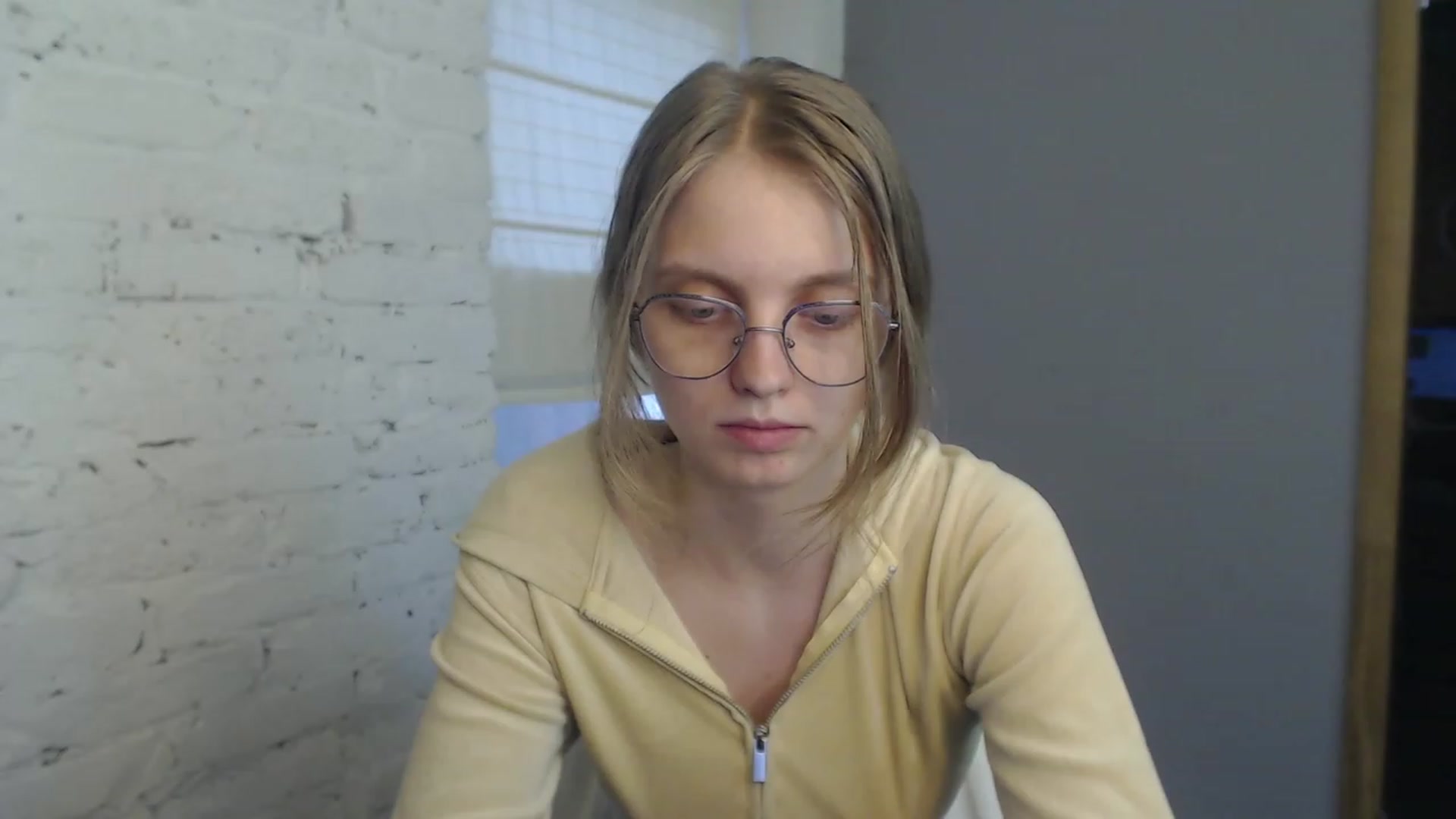 Gallery image thumbnail from OliviaWhites's myfreecams stream on, 07/13/2023, 10:45 image 12 of 20