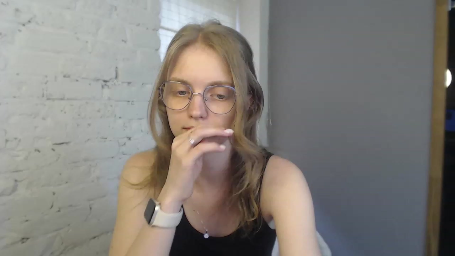 Gallery image thumbnail from OliviaWhites's myfreecams stream on, 07/14/2023, 10:51 image 11 of 20