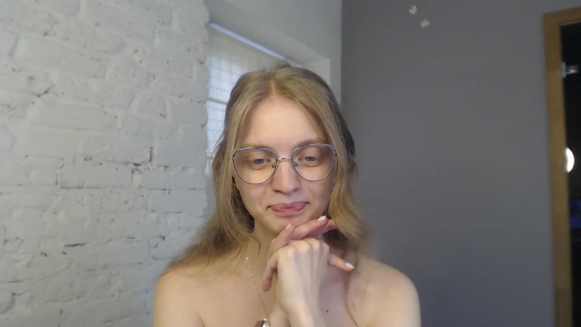 Gallery image thumbnail from OliviaWhites's myfreecams stream on, 07/14/2023, 10:51 image 3 of 20