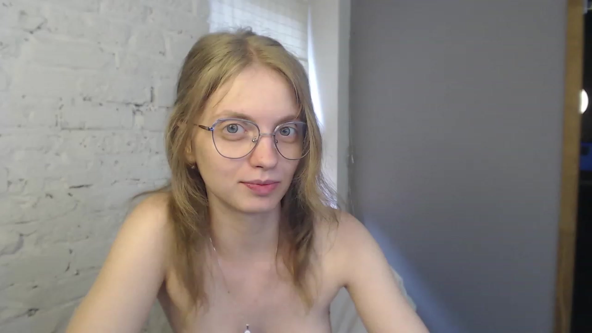 Gallery image thumbnail from OliviaWhites's myfreecams stream on, 07/14/2023, 10:51 image 8 of 20