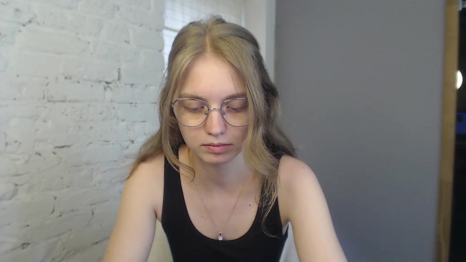 Gallery image thumbnail from OliviaWhites's myfreecams stream on, 07/14/2023, 10:51 image 10 of 20