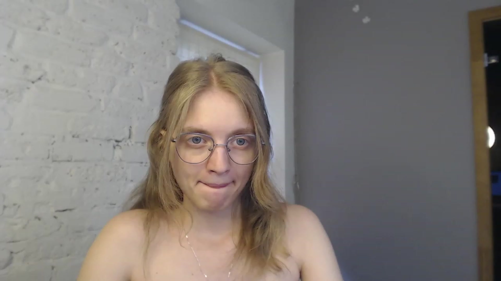 Gallery image thumbnail from OliviaWhites's myfreecams stream on, 07/14/2023, 10:51 image 4 of 20