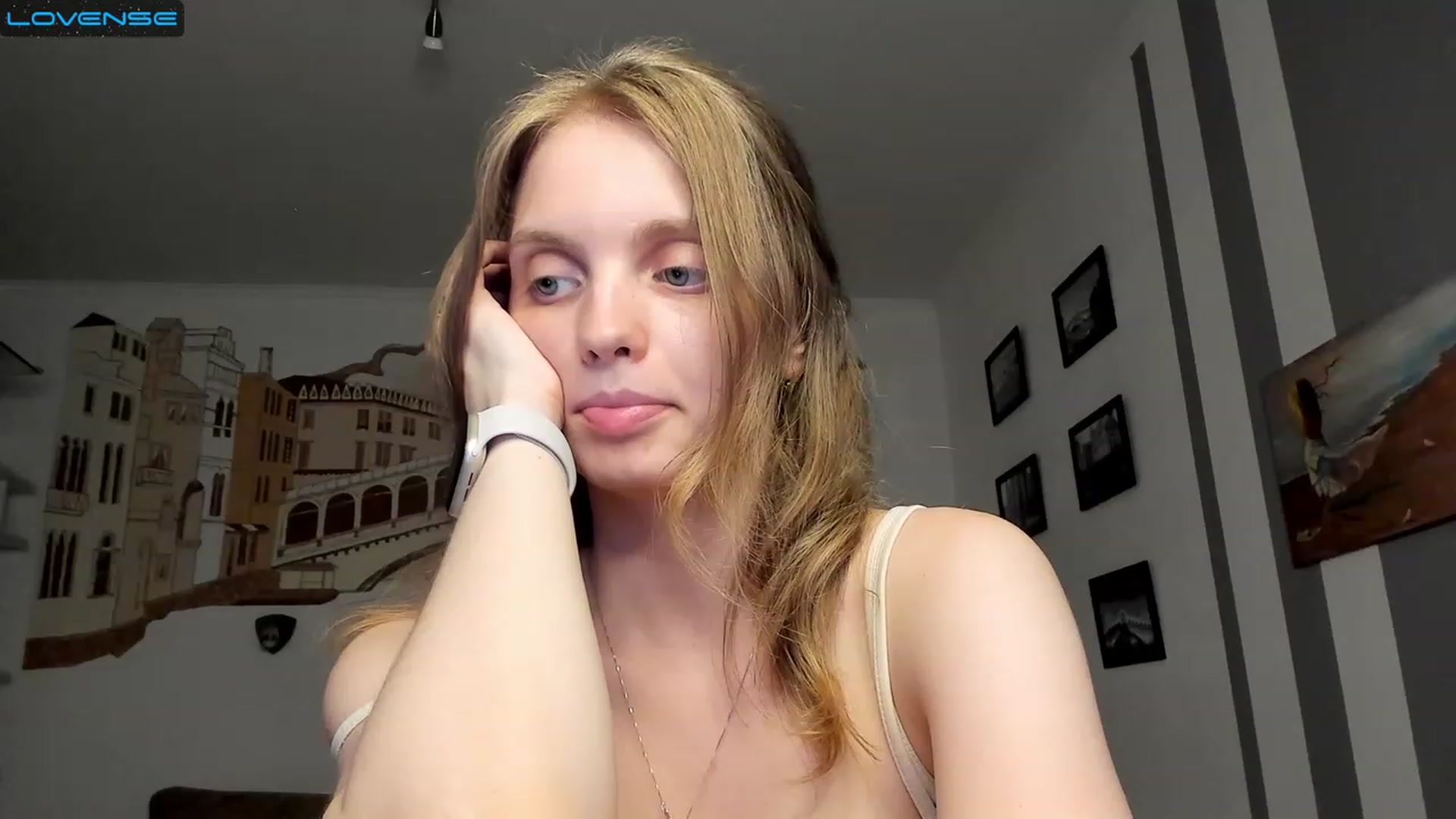 Gallery image thumbnail from OliviaWhites's myfreecams stream on, 07/15/2023, 14:31 image 14 of 20