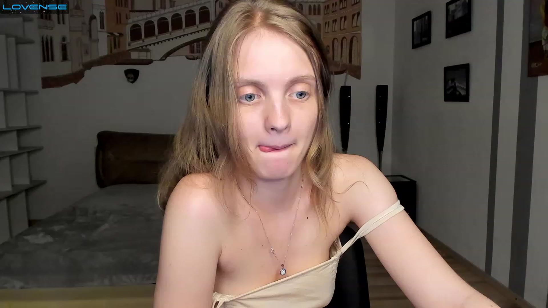 Gallery image thumbnail from OliviaWhites's myfreecams stream on, 07/15/2023, 17:03 image 10 of 20