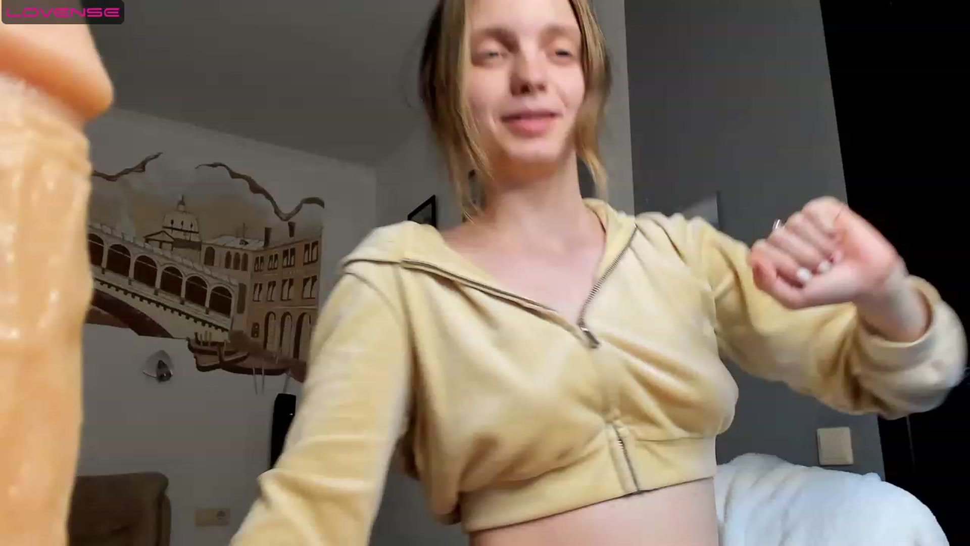 Gallery image thumbnail from OliviaWhites's myfreecams stream on, 07/16/2023, 10:53 image 15 of 20