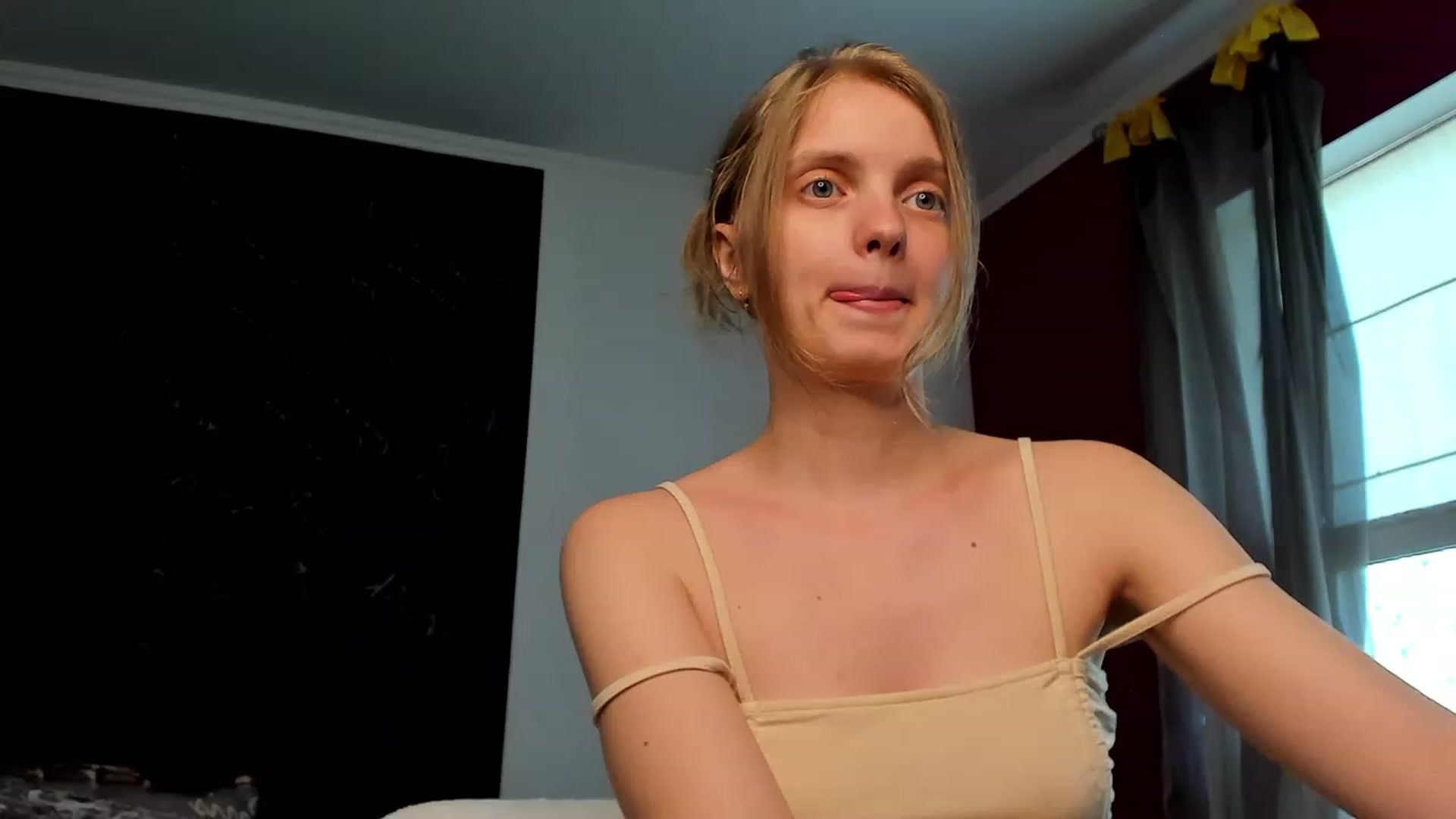 Gallery image thumbnail from OliviaWhites's myfreecams stream on, 07/19/2023, 10:07 image 4 of 20