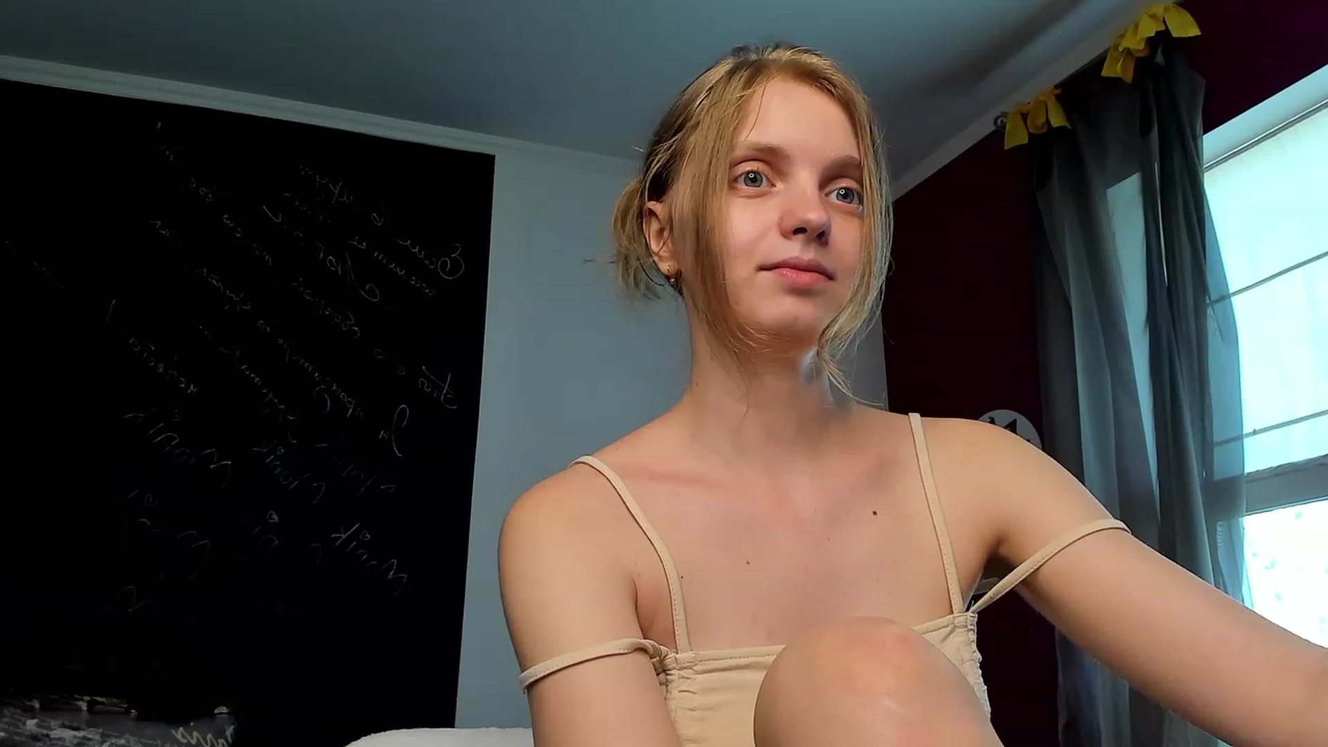 Gallery image thumbnail from OliviaWhites's myfreecams stream on, 07/19/2023, 10:07 image 6 of 20