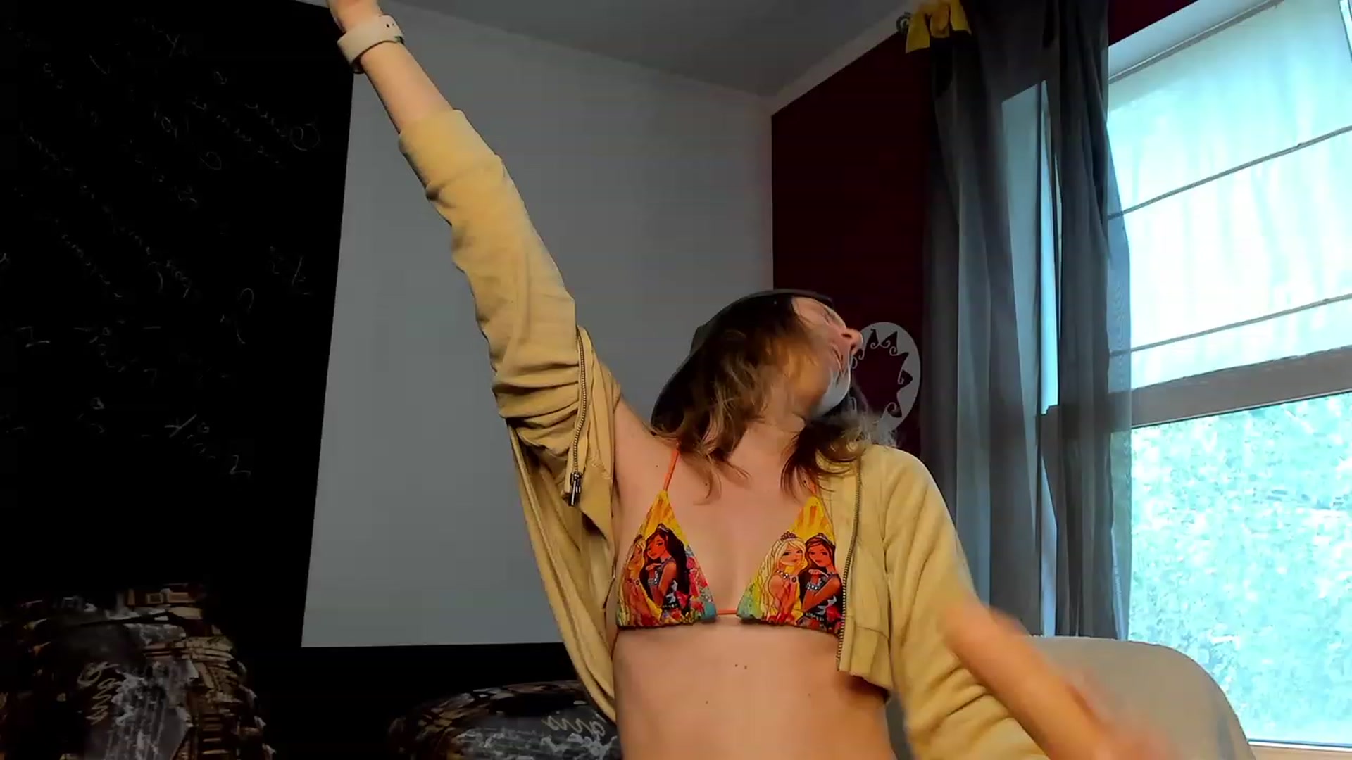 Gallery image thumbnail from OliviaWhites's myfreecams stream on, 07/21/2023, 09:22 image 10 of 20