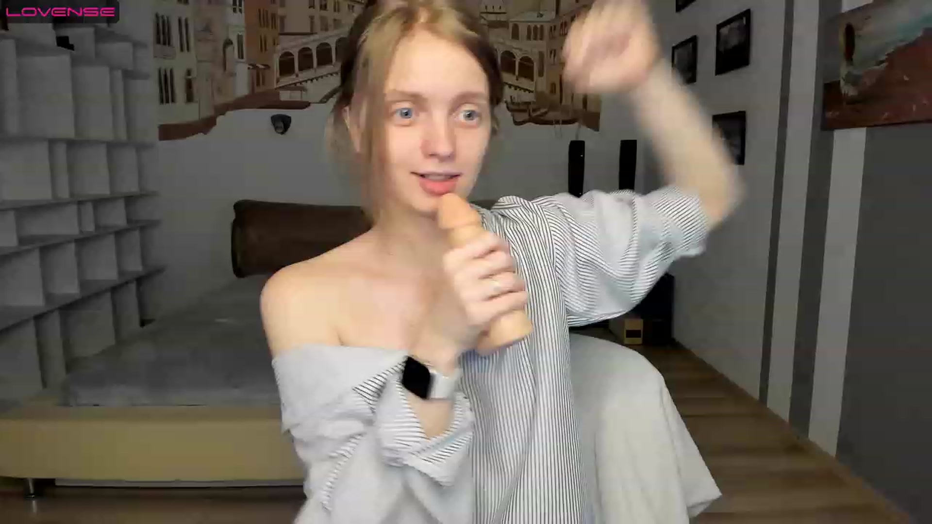 Gallery image thumbnail from OliviaWhites's myfreecams stream on, 07/25/2023, 07:44 image 15 of 20