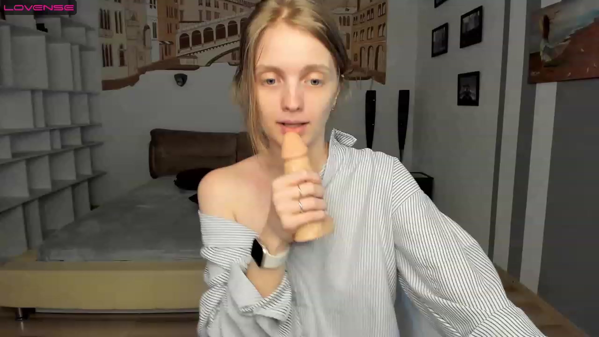 Gallery image thumbnail from OliviaWhites's myfreecams stream on, 07/25/2023, 07:44 image 11 of 20