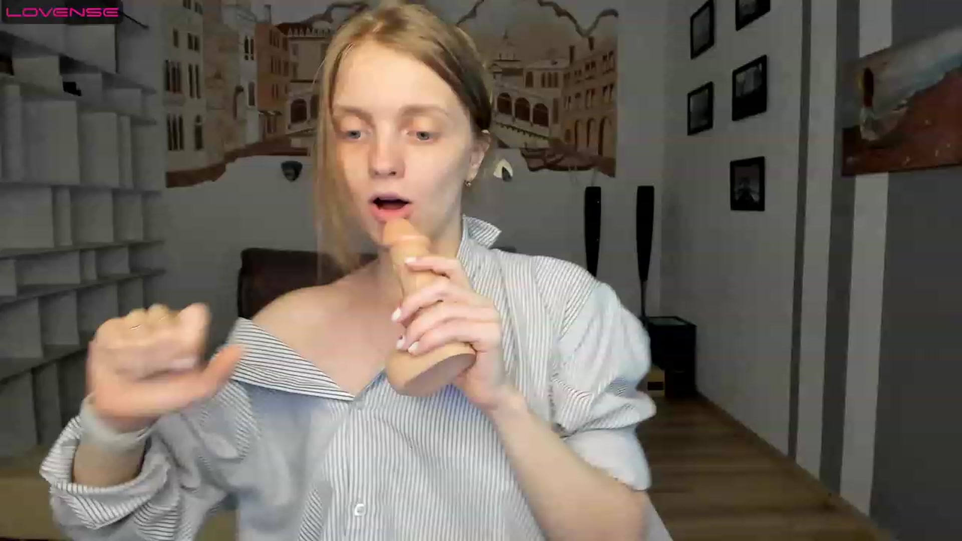 Gallery image thumbnail from OliviaWhites's myfreecams stream on, 07/25/2023, 07:44 image 7 of 20
