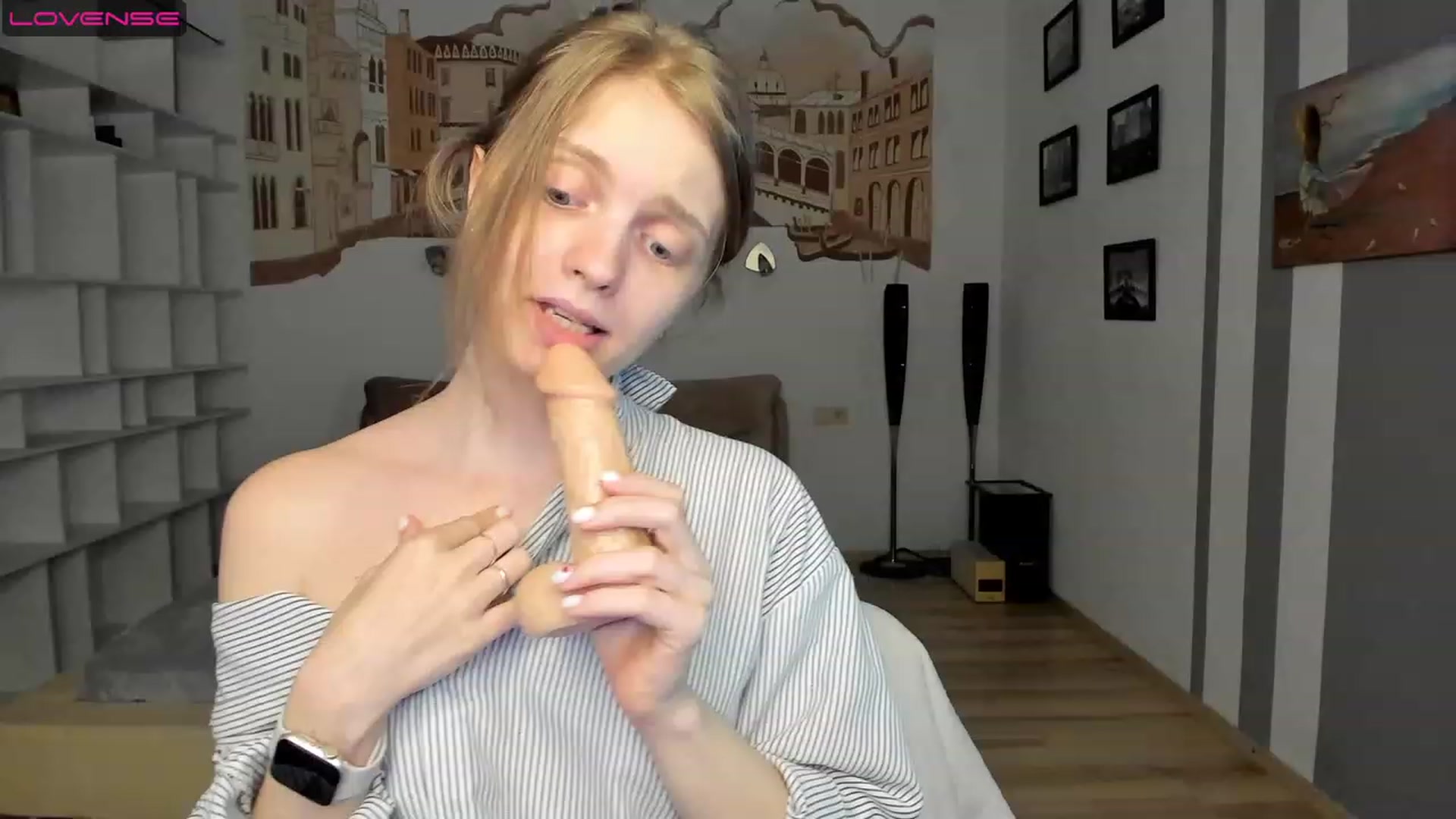 Gallery image thumbnail from OliviaWhites's myfreecams stream on, 07/25/2023, 07:44 image 6 of 20