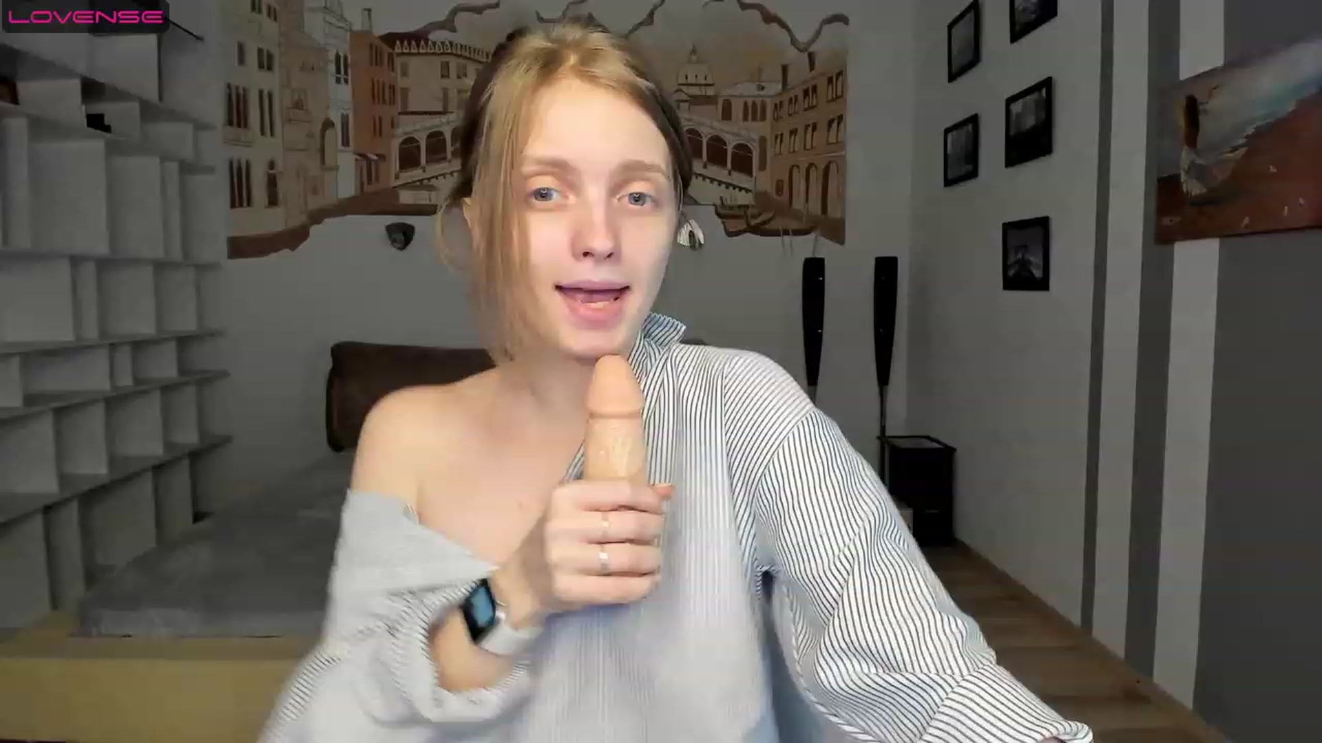 Gallery image thumbnail from OliviaWhites's myfreecams stream on, 07/25/2023, 07:44 image 5 of 20