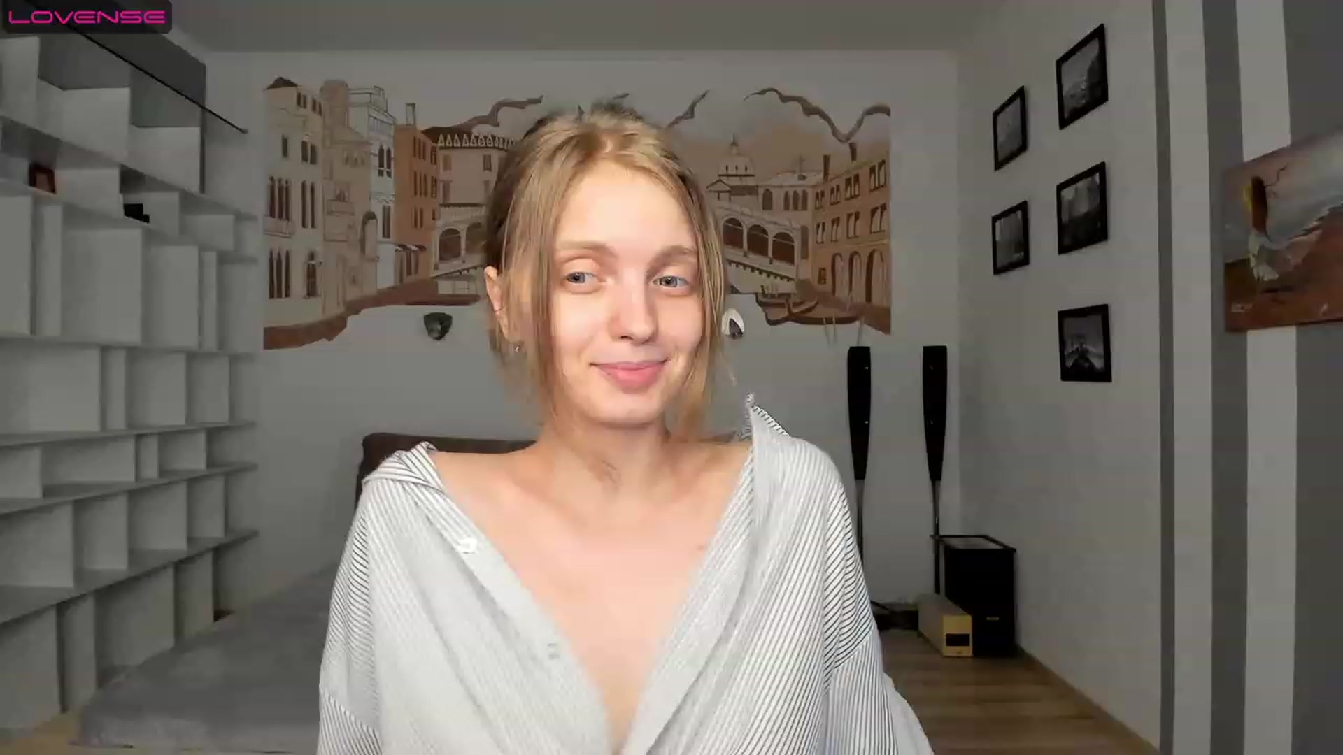 Gallery image thumbnail from OliviaWhites's myfreecams stream on, 07/25/2023, 10:38 image 5 of 20