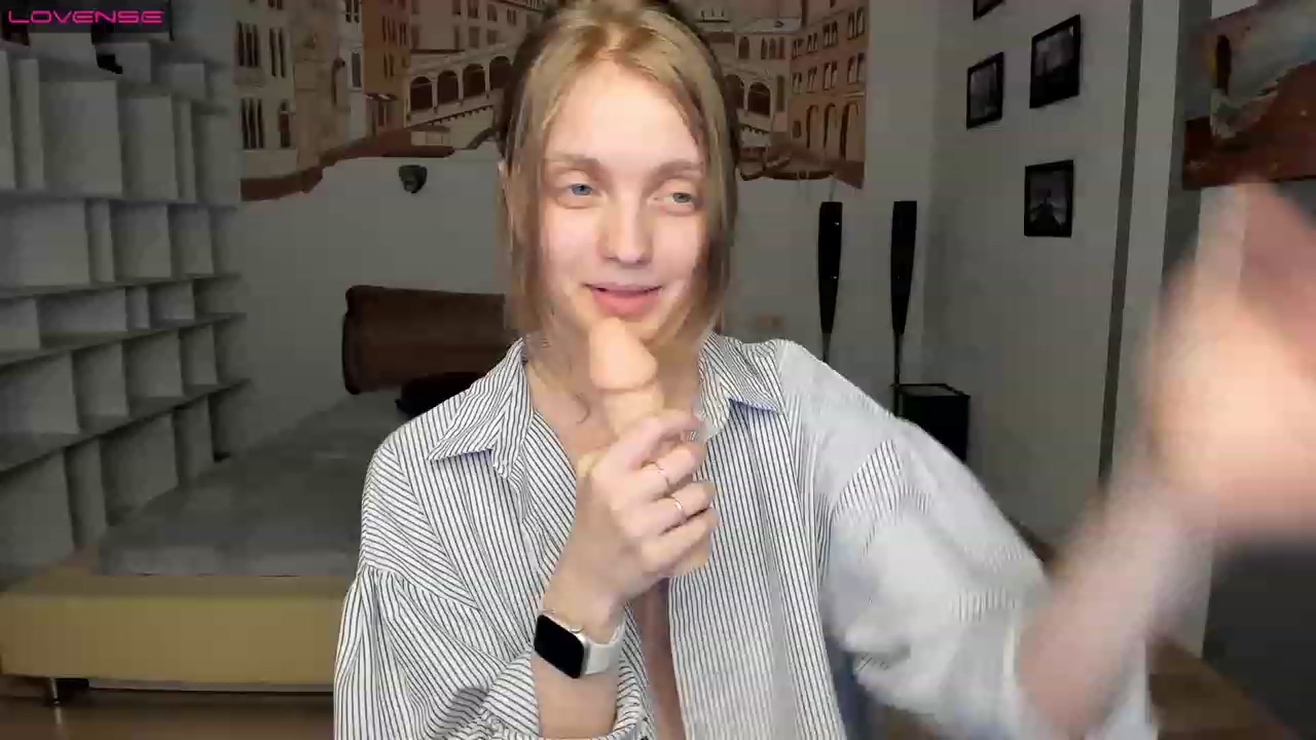 Gallery image thumbnail from OliviaWhites's myfreecams stream on, 07/25/2023, 10:38 image 18 of 20