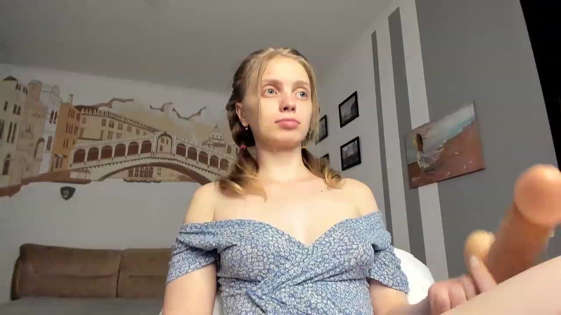 Gallery image thumbnail from OliviaWhites's myfreecams stream on, 07/31/2023, 09:11 image 7 of 20