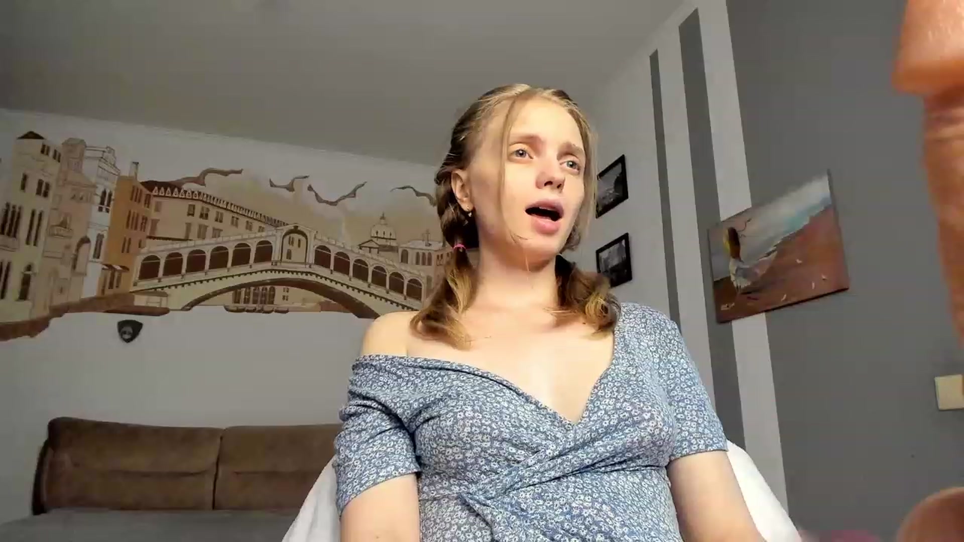 Gallery image thumbnail from OliviaWhites's myfreecams stream on, 07/31/2023, 09:11 image 5 of 20