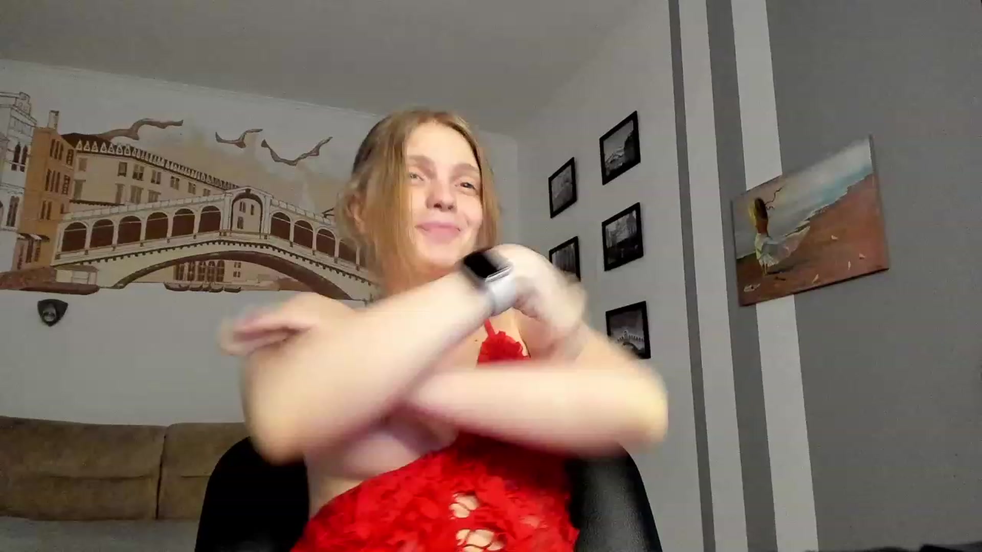 Gallery image thumbnail from OliviaWhites's myfreecams stream on, 08/01/2023, 10:12 image 18 of 20