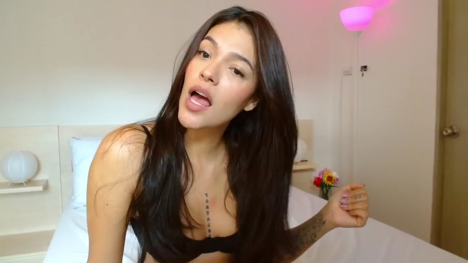 Gallery image thumbnail from Olivia_bran's myfreecams stream on, 09/22/2025, 17:34 image 12 of 20
