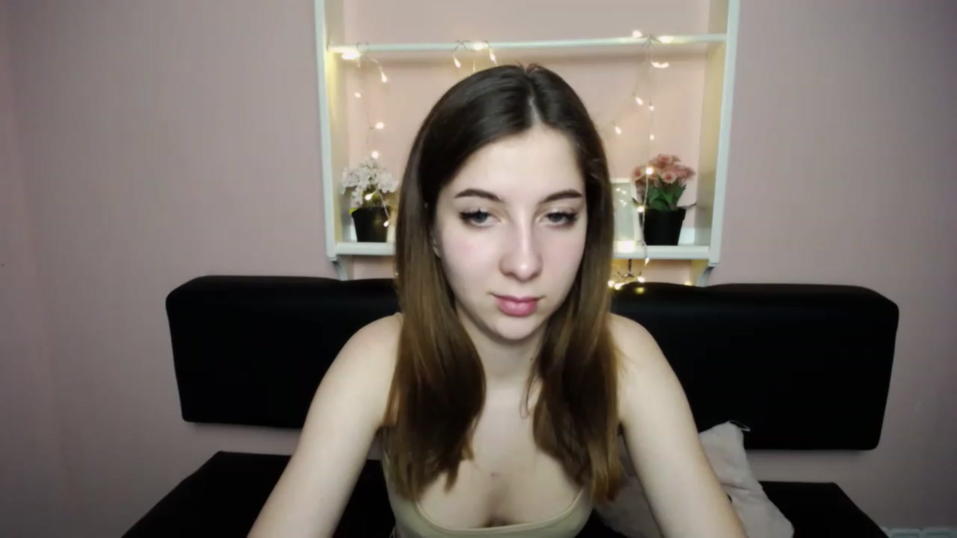 Gallery image thumbnail from Olivia_look's myfreecams stream on, 04/14/2023, 14:36 image 6 of 20