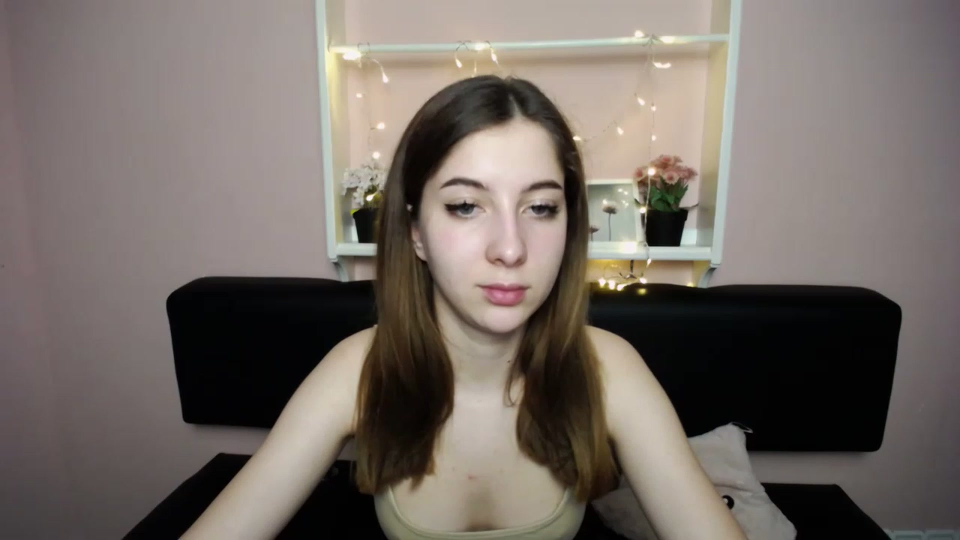 Gallery image thumbnail from Olivia_look's myfreecams stream on, 04/14/2023, 14:36 image 5 of 20