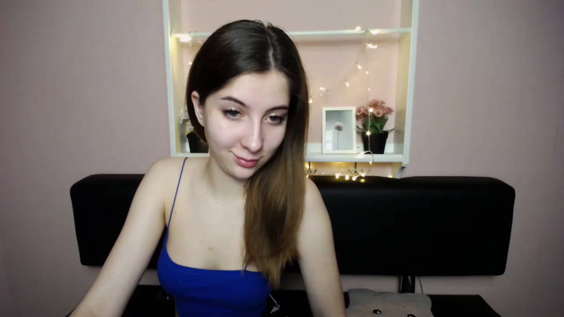 Gallery image thumbnail from Olivia_look's myfreecams stream on, 04/15/2023, 14:54 image 19 of 20
