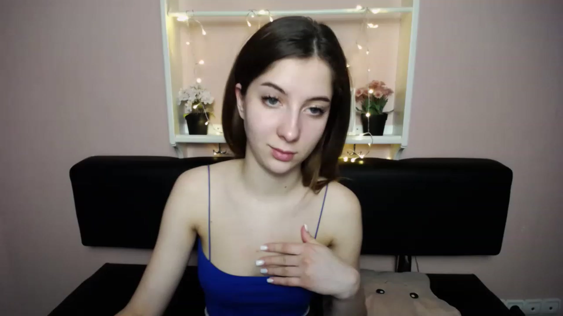Gallery image thumbnail from Olivia_look's myfreecams stream on, 04/15/2023, 15:53 image 10 of 20