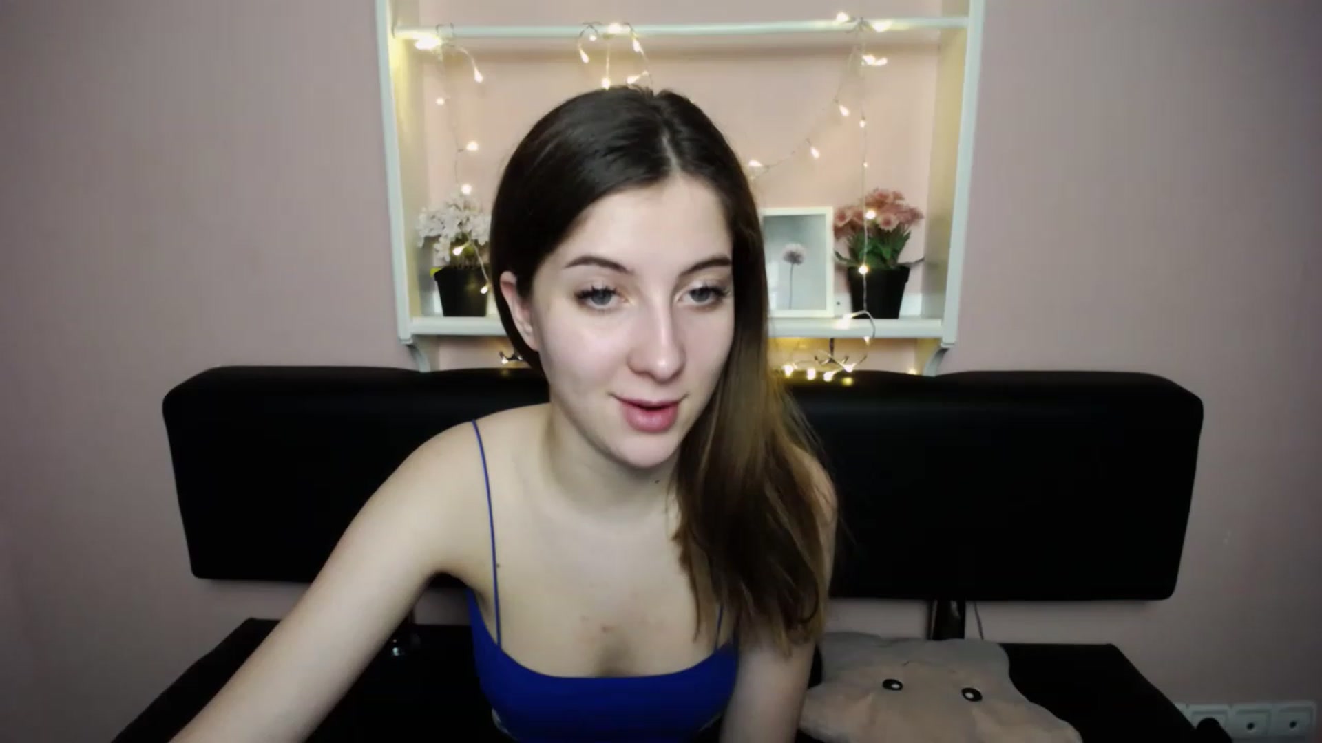 Gallery image thumbnail from Olivia_look's myfreecams stream on, 04/15/2023, 15:53 image 14 of 20