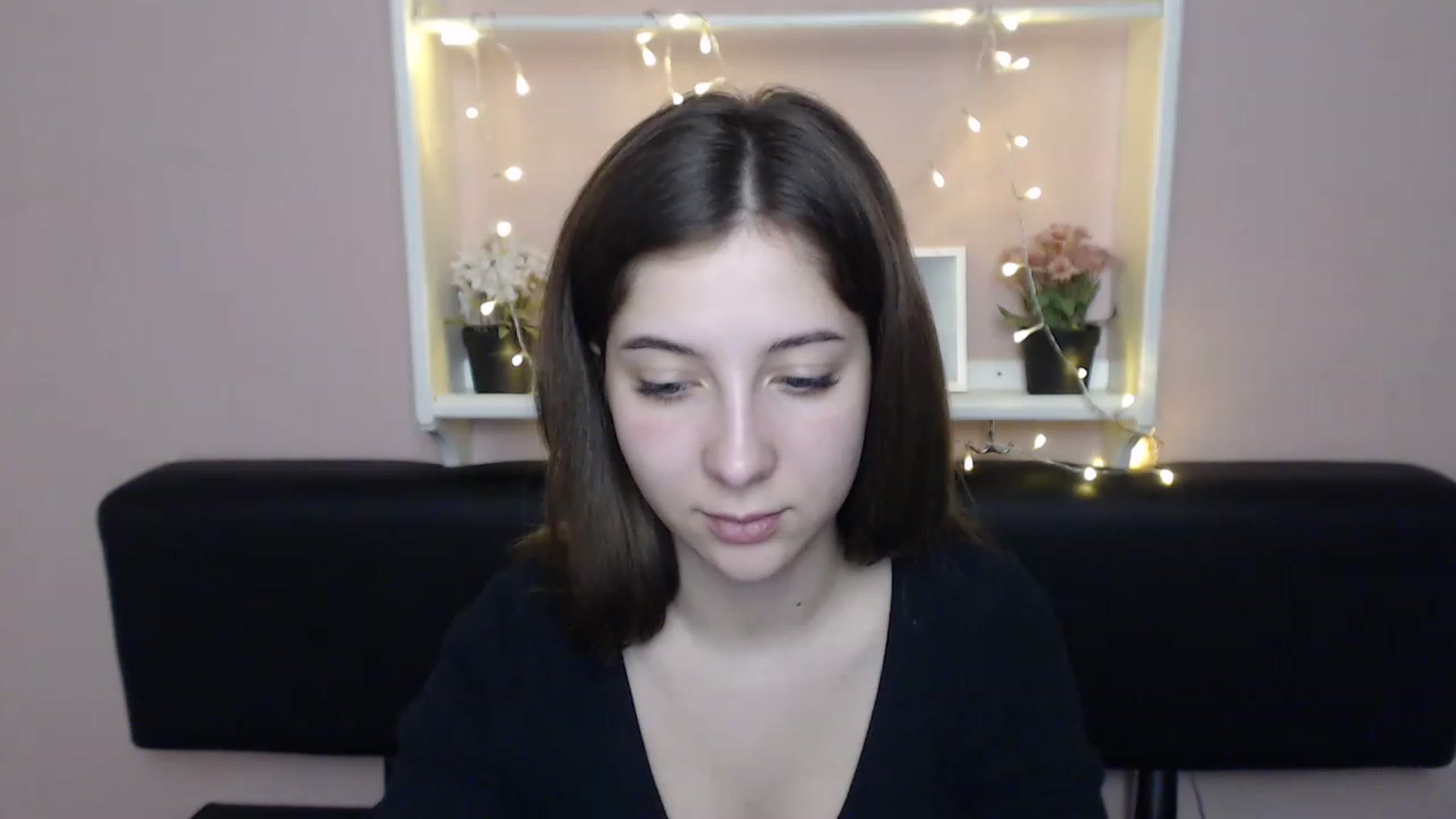 Gallery image thumbnail from Olivia_look's myfreecams stream on, 06/12/2023, 12:35 image 12 of 20