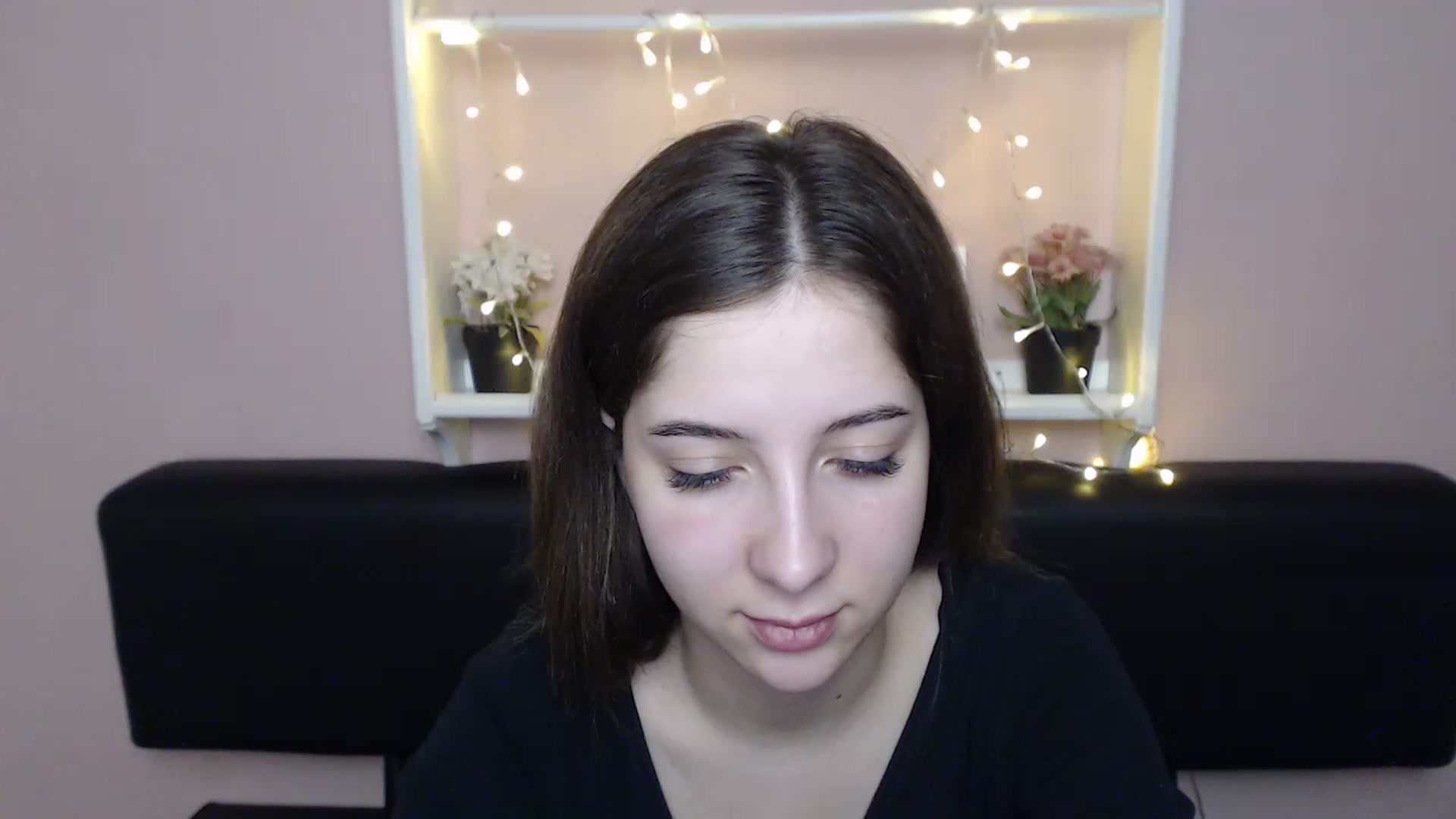 Gallery image thumbnail from Olivia_look's myfreecams stream on, 06/12/2023, 12:35 image 15 of 20