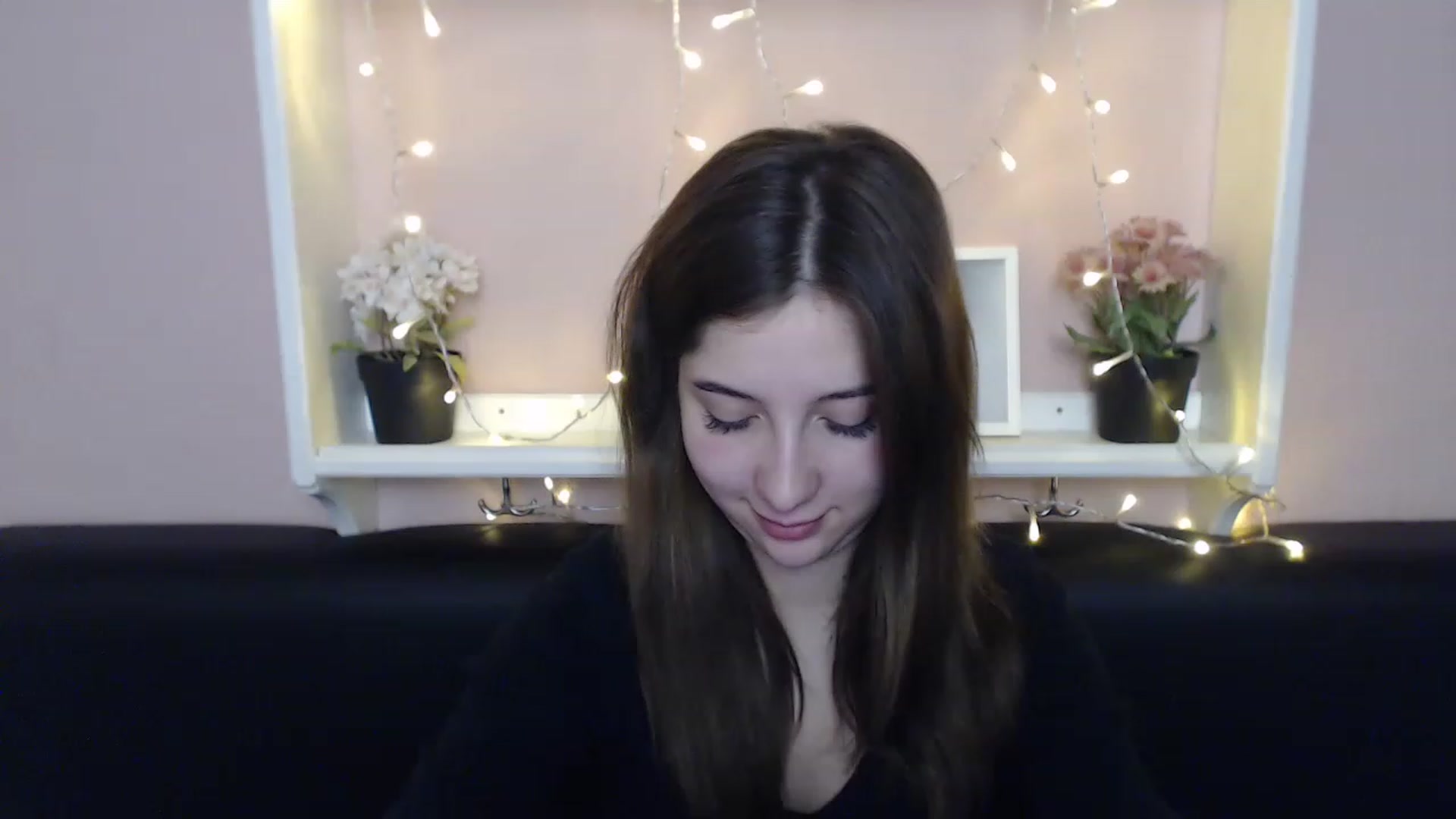 Gallery image thumbnail from Olivia_look's myfreecams stream on, 06/12/2023, 12:35 image 1 of 20