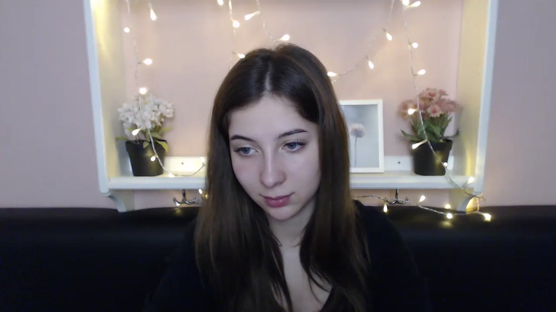 Gallery image thumbnail from Olivia_look's myfreecams stream on, 06/12/2023, 12:35 image 8 of 20