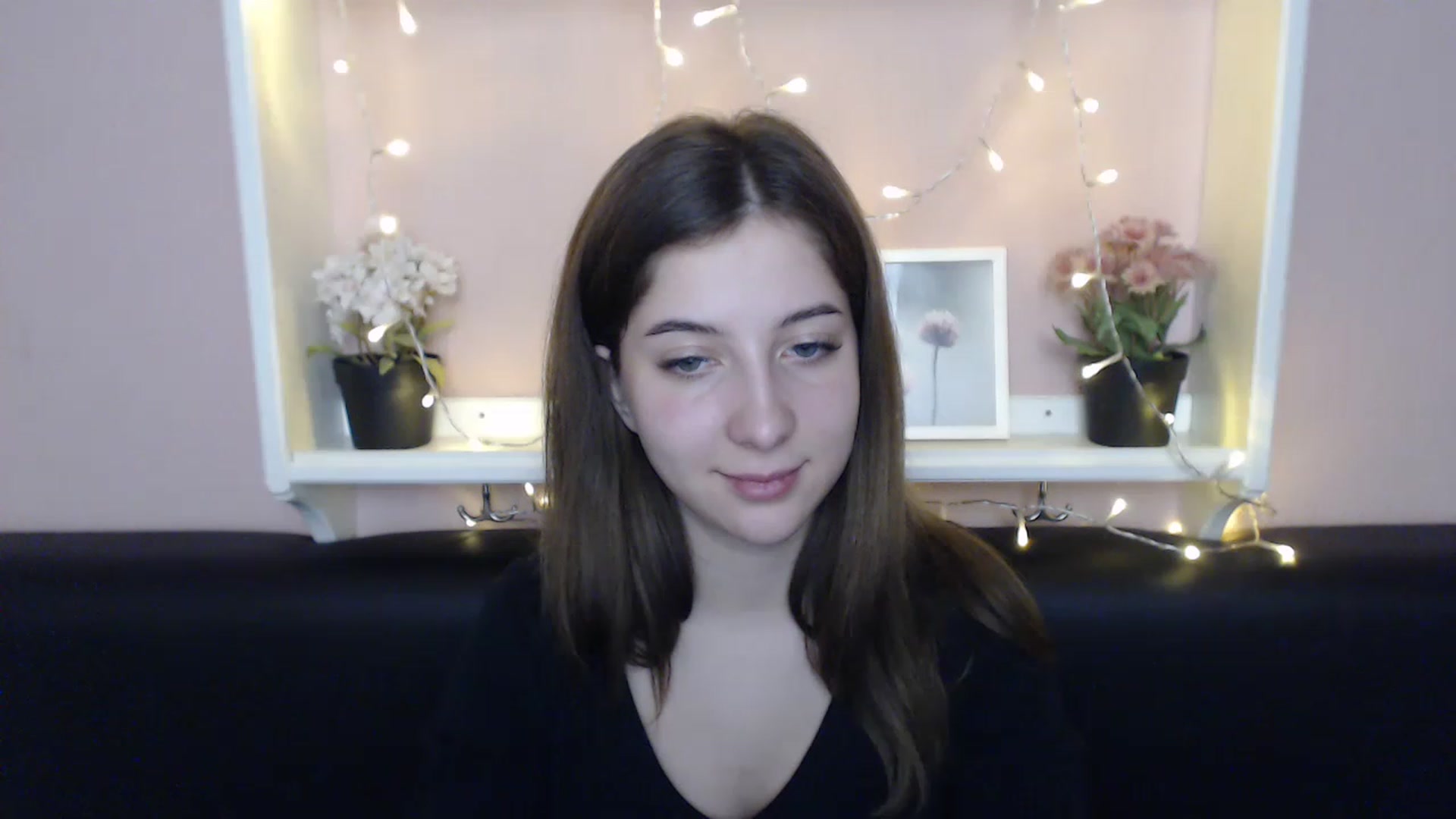 Gallery image thumbnail from Olivia_look's myfreecams stream on, 06/12/2023, 12:35 image 6 of 20