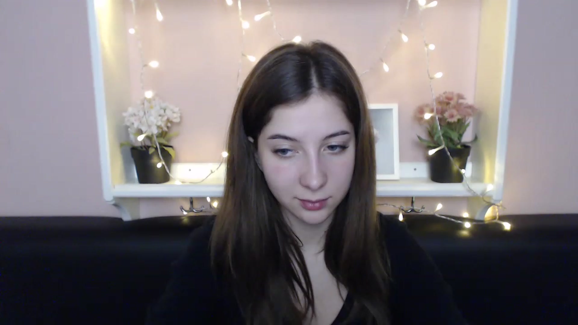 Gallery image thumbnail from Olivia_look's myfreecams stream on, 06/12/2023, 12:35 image 7 of 20