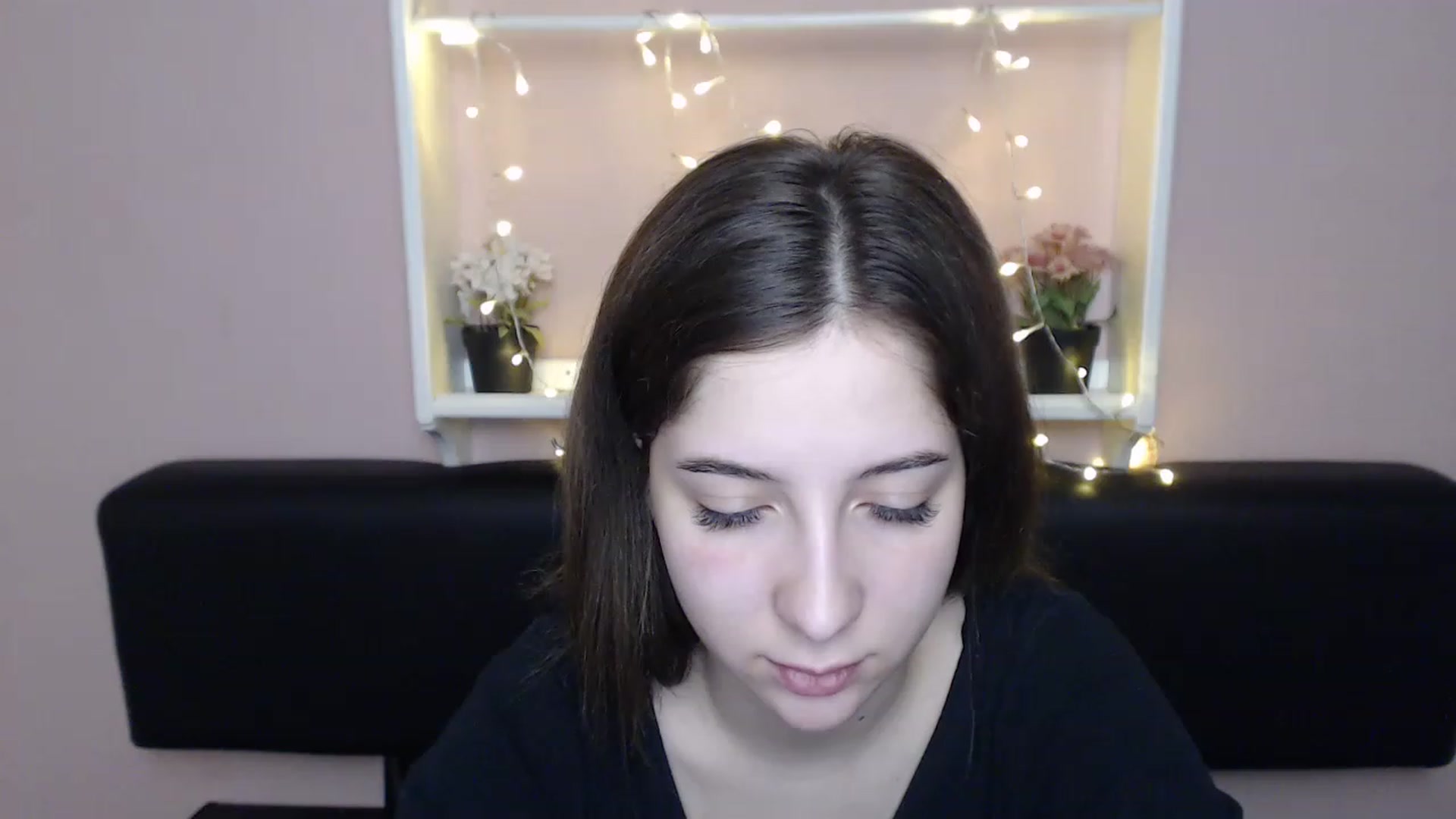 Gallery image thumbnail from Olivia_look's myfreecams stream on, 06/12/2023, 12:35 image 16 of 20